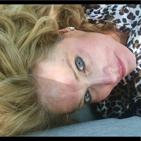 Meet your Posher, Julia - Picture 2 of 2